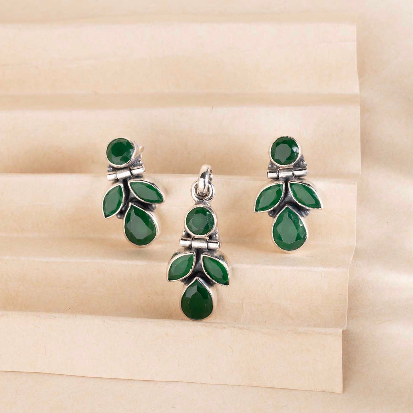 Green Silver Pendant & Earrings Set