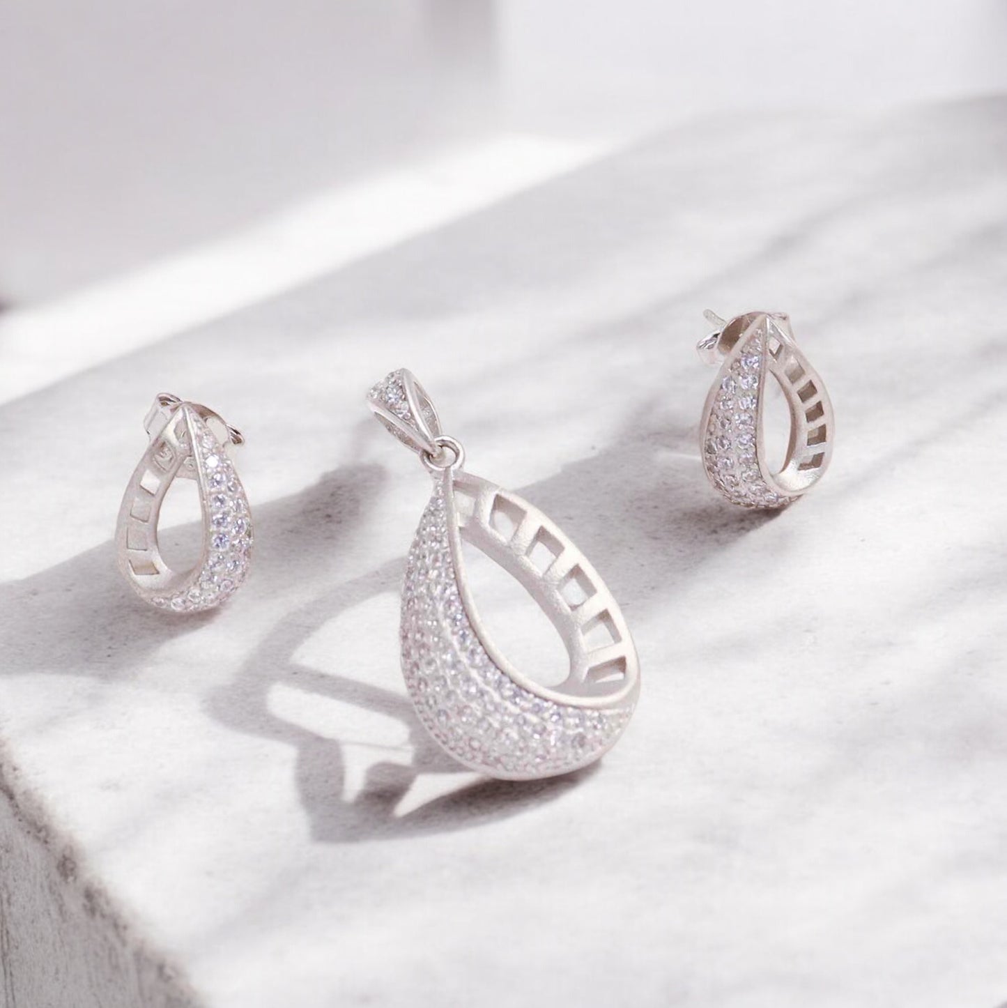 Classic Drop Silver Pendant Set