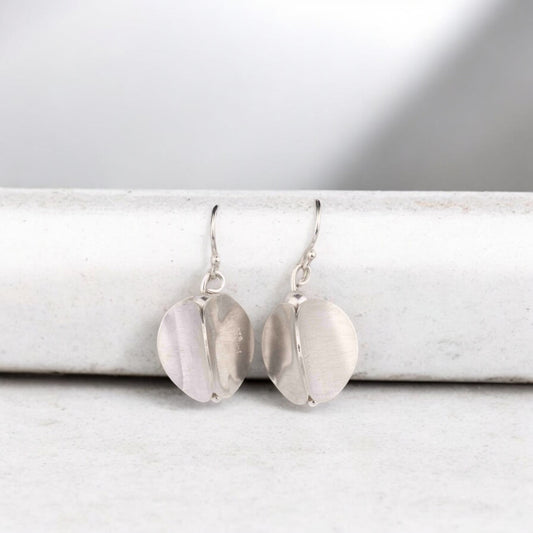 Lightweight silver earrings offering effortless elegance and comfort for daily wear.

