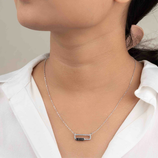 Elegant silver pendant necklace featuring a sleek, minimalist design, perfect for everyday wear.