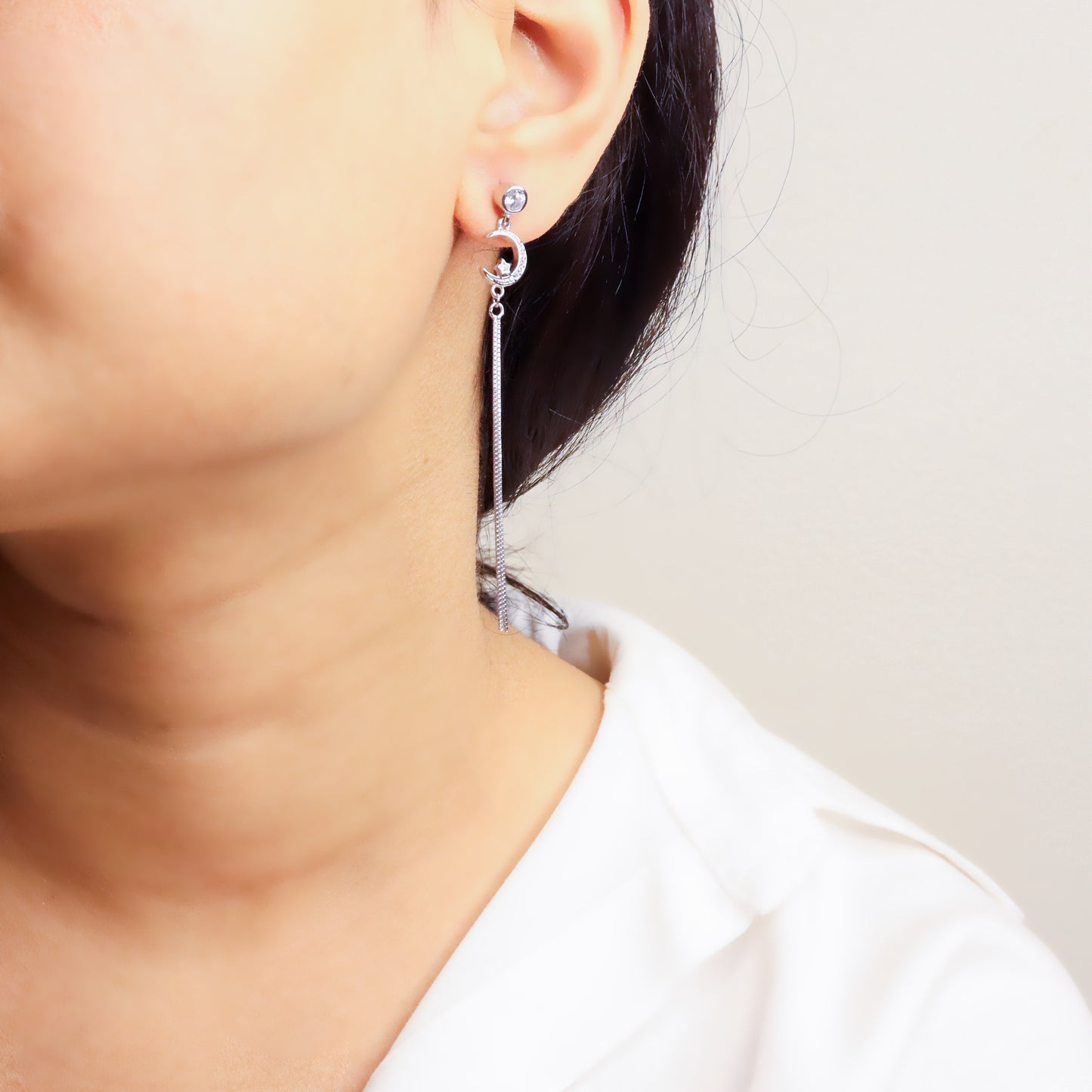 Lightweight silver earrings offering effortless elegance and comfort for daily wear.