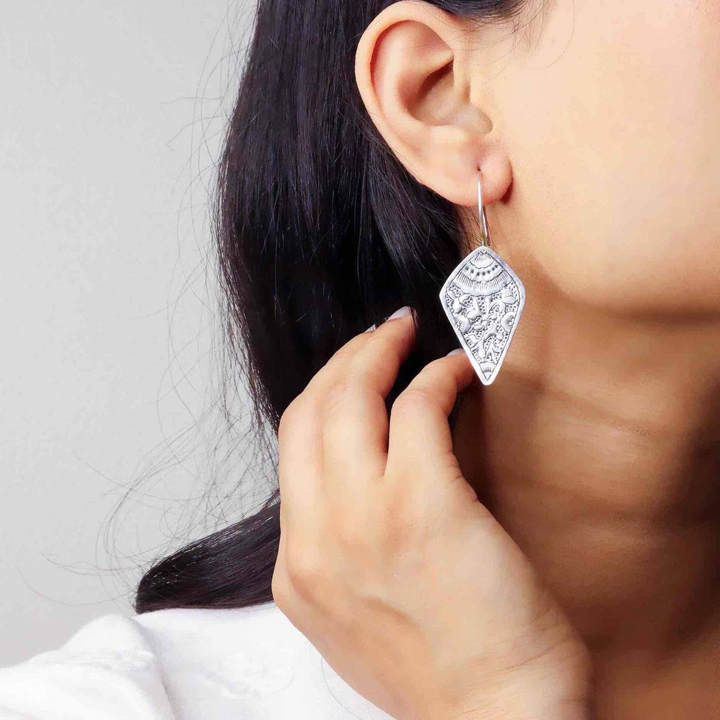 Lightweight silver earrings offering effortless elegance and comfort for daily wear.