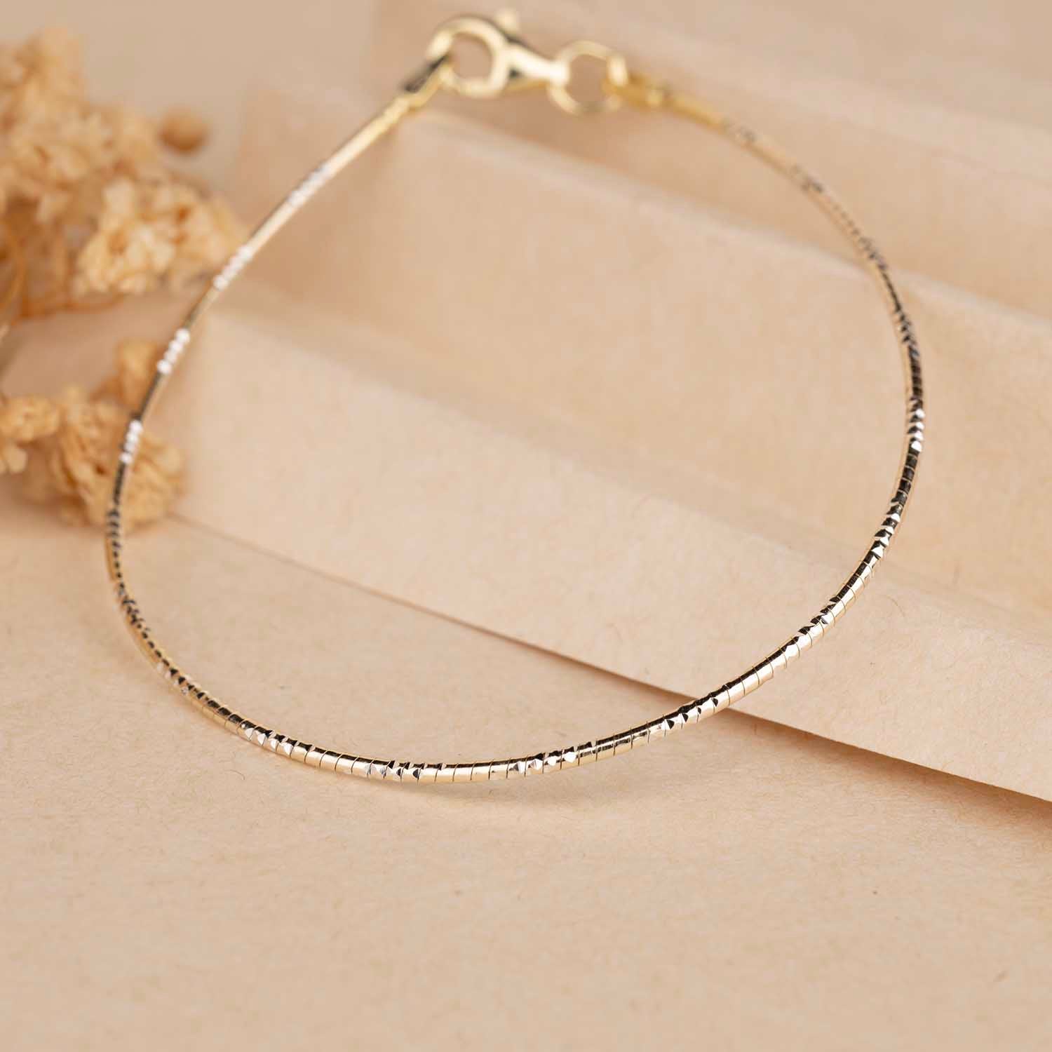Sleek Gold Bracelet