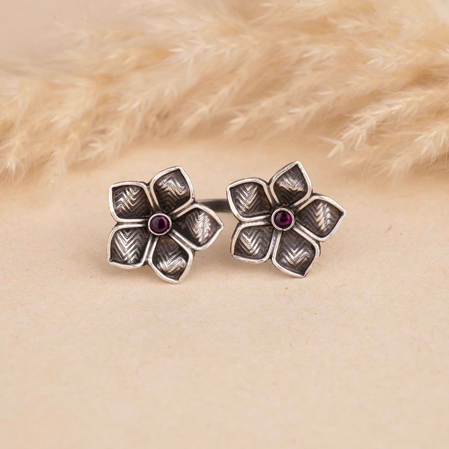 Silver Oxidised Flower Ring
