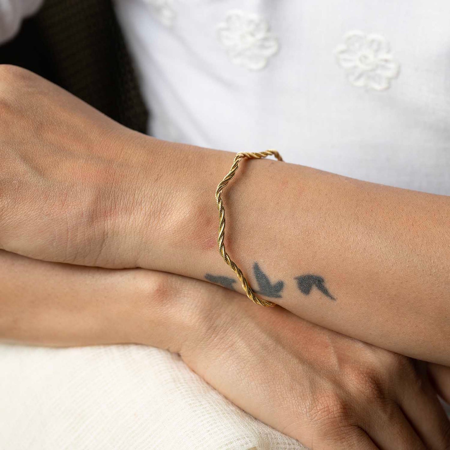 Sleek Wavy Gold Bracelet