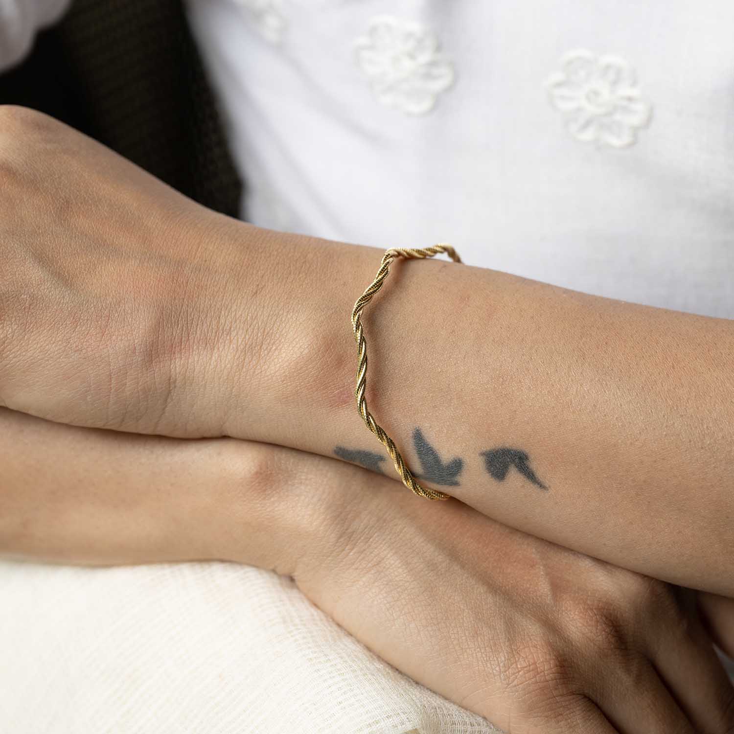 Sleek Wavy Gold Bracelet