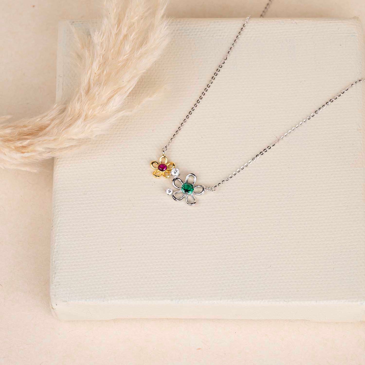 Pretty Floral Necklace