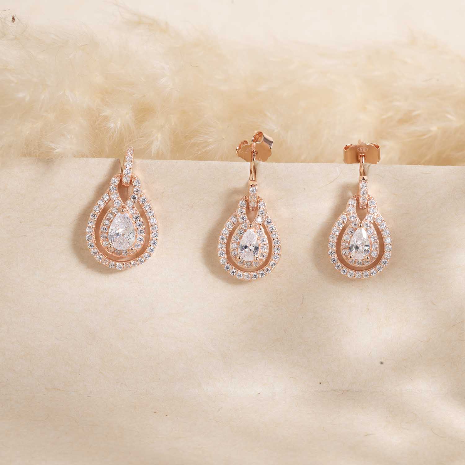 Sparking Rose Gold Pendant & Earrings Set