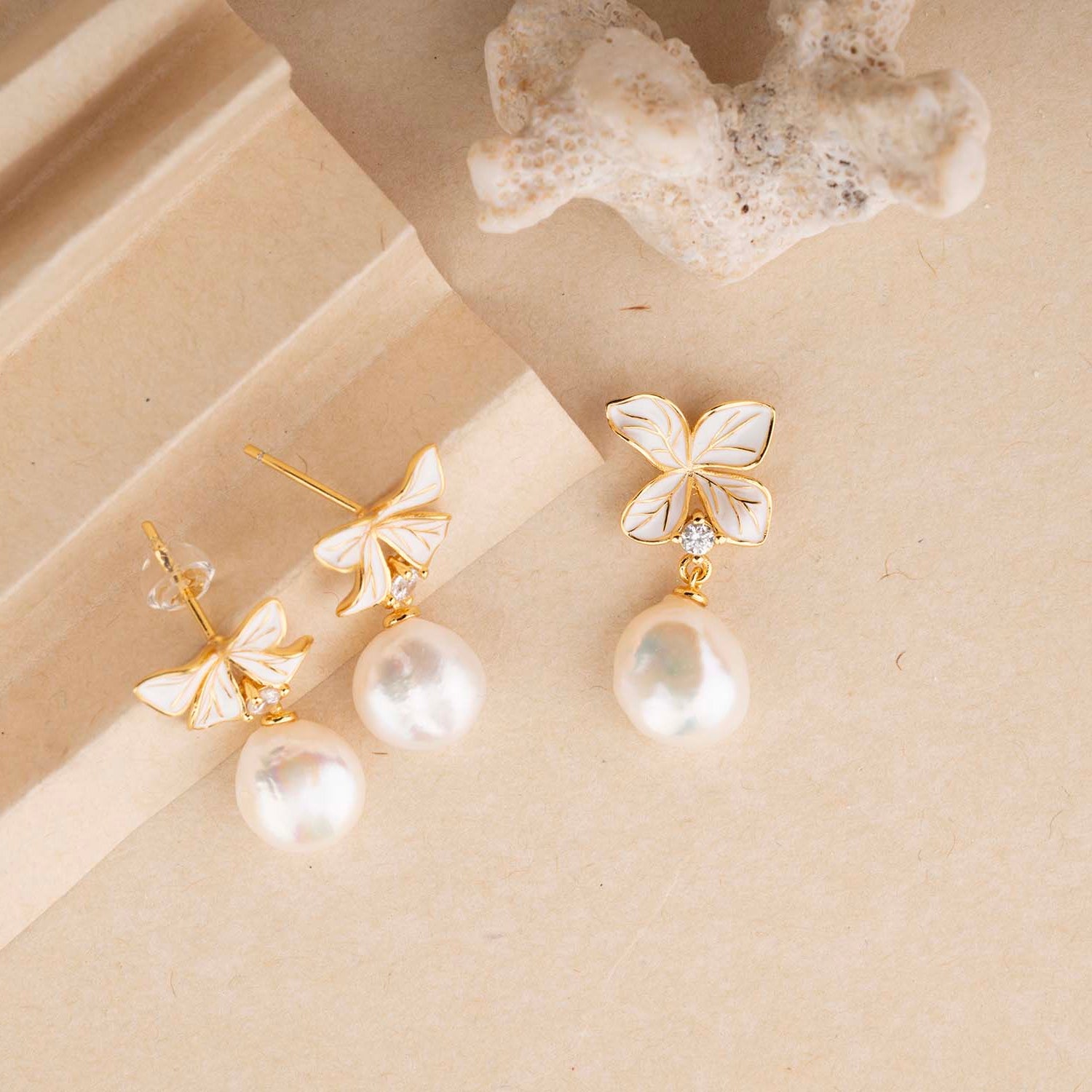 Elegant Pearl Pendant Earrings Set - Main Image