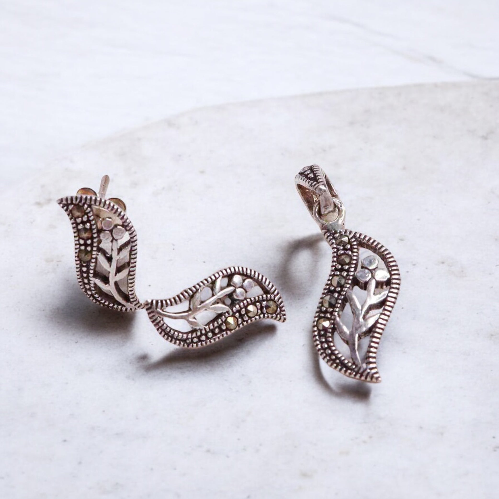 Black Leaf Pendant Set