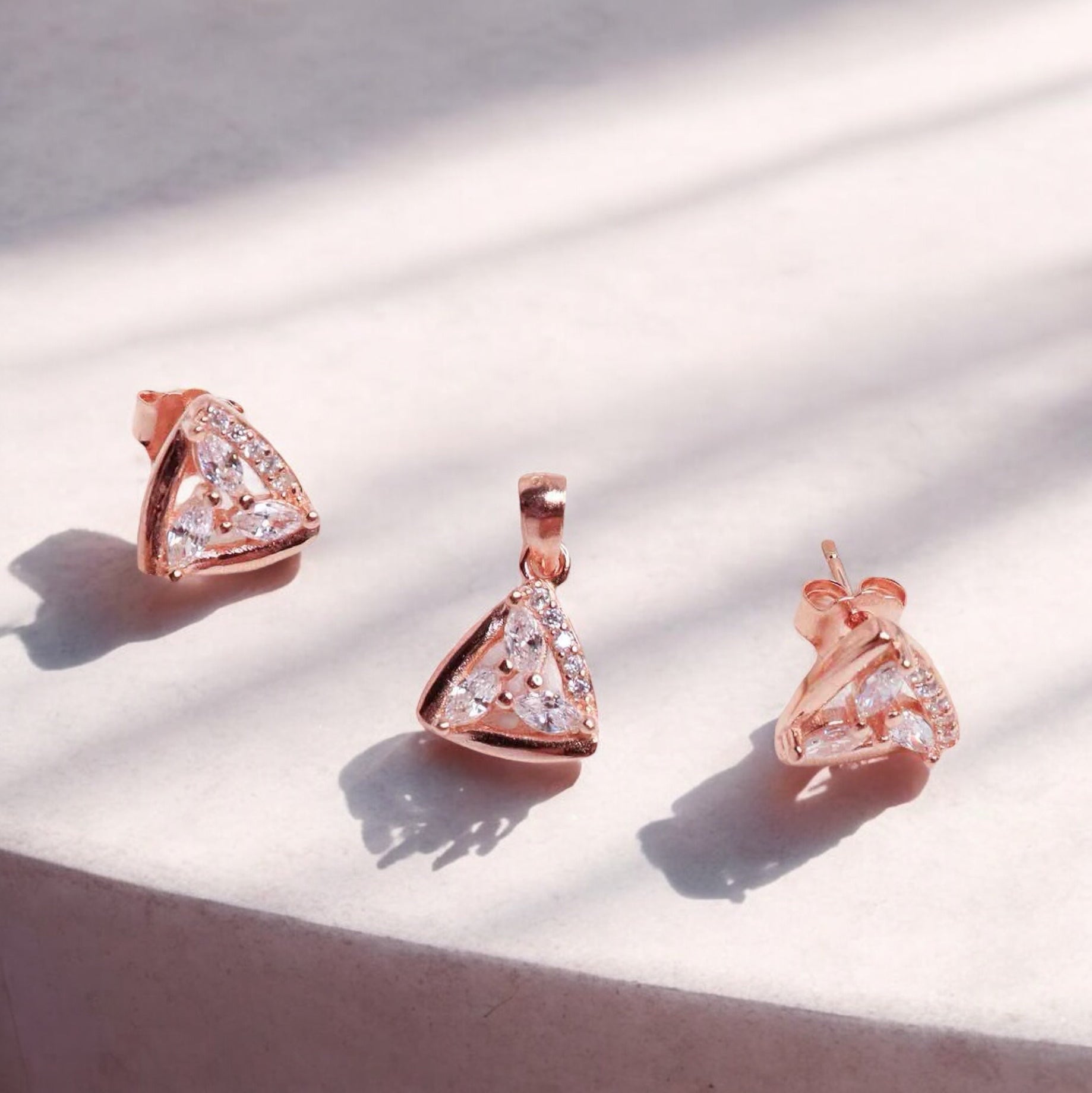Dazzling Tringle Silver Pendant Set