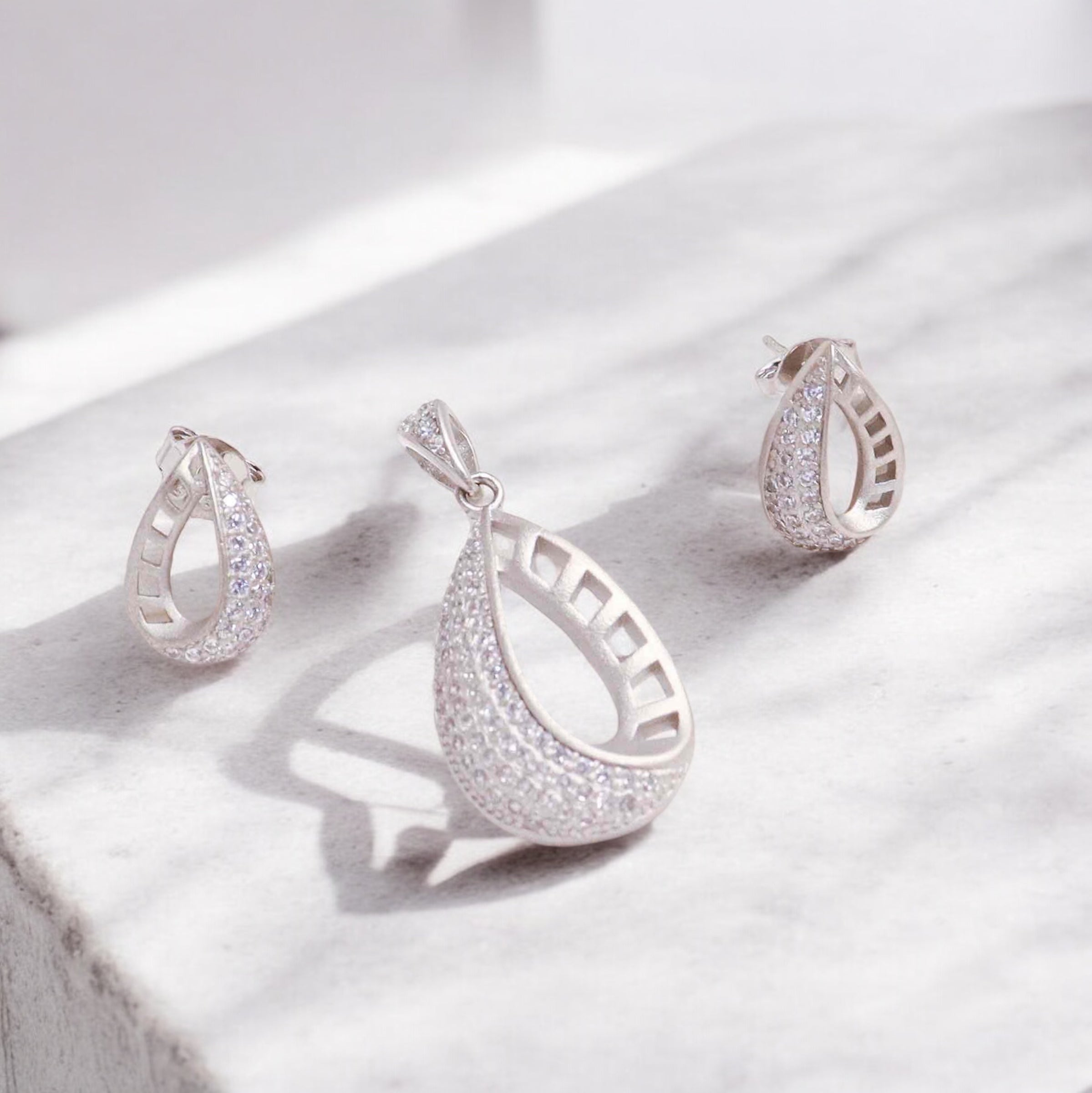 Classic Drop Silver Pendant Set