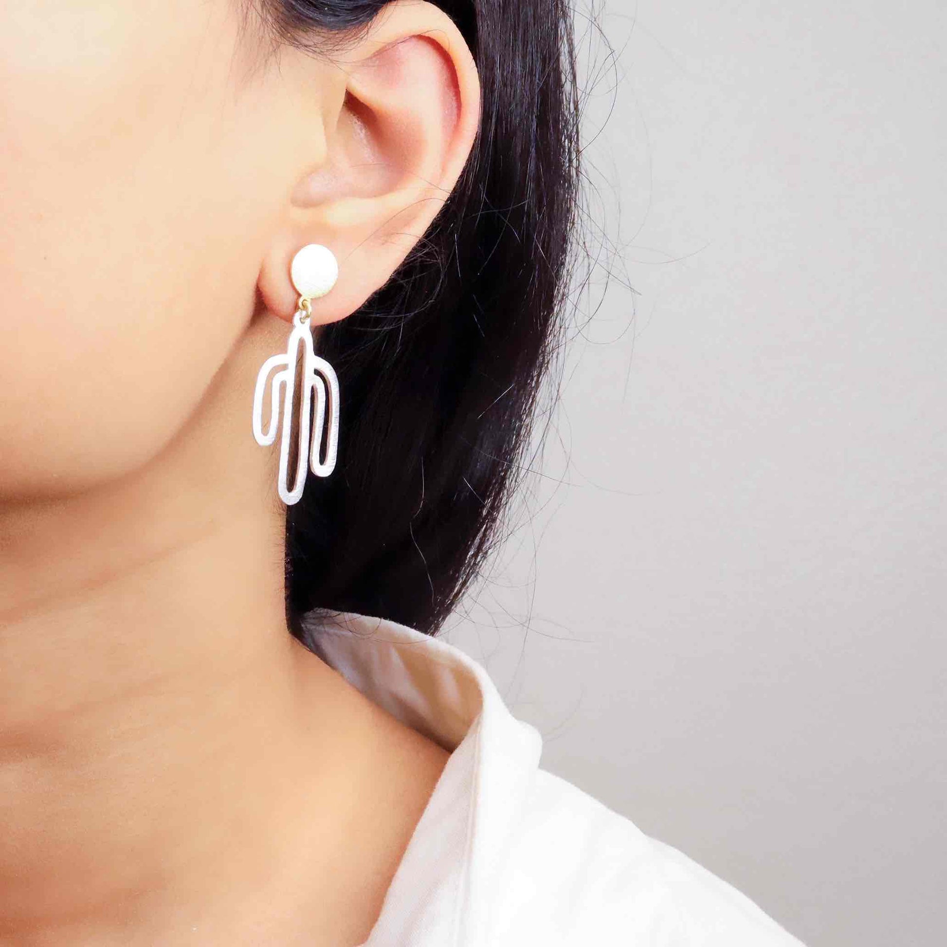 Lightweight silver earrings offering effortless elegance and comfort for daily wear.