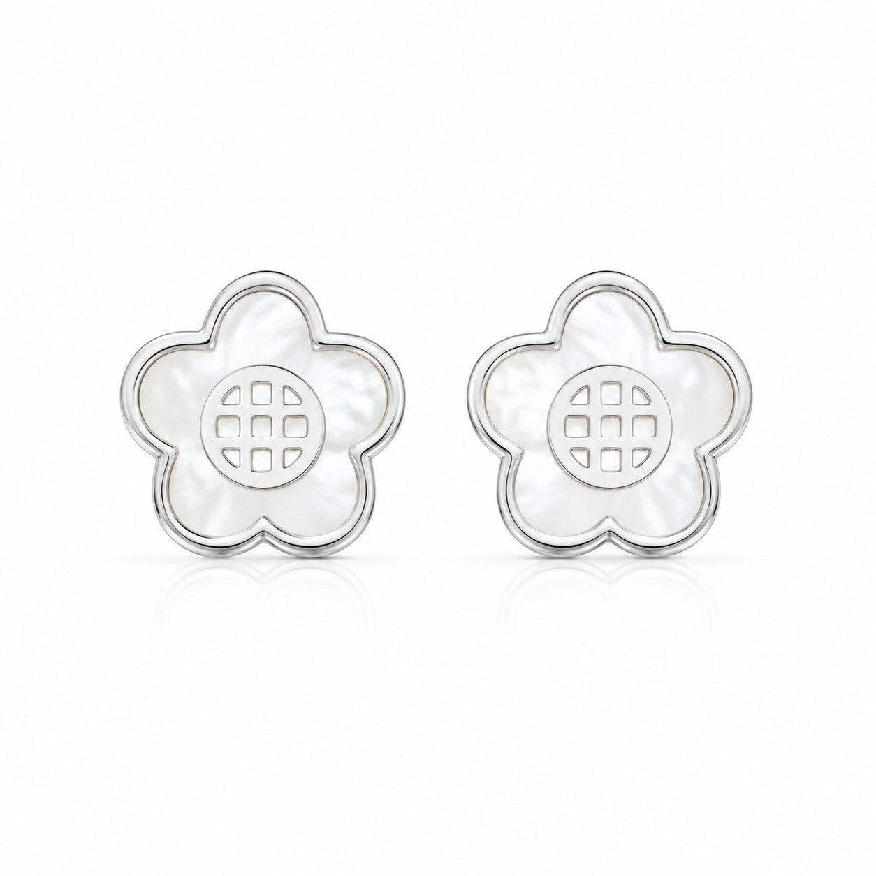 Mother of Pearl Flower Stud Earrings in 925 Sterling Silver