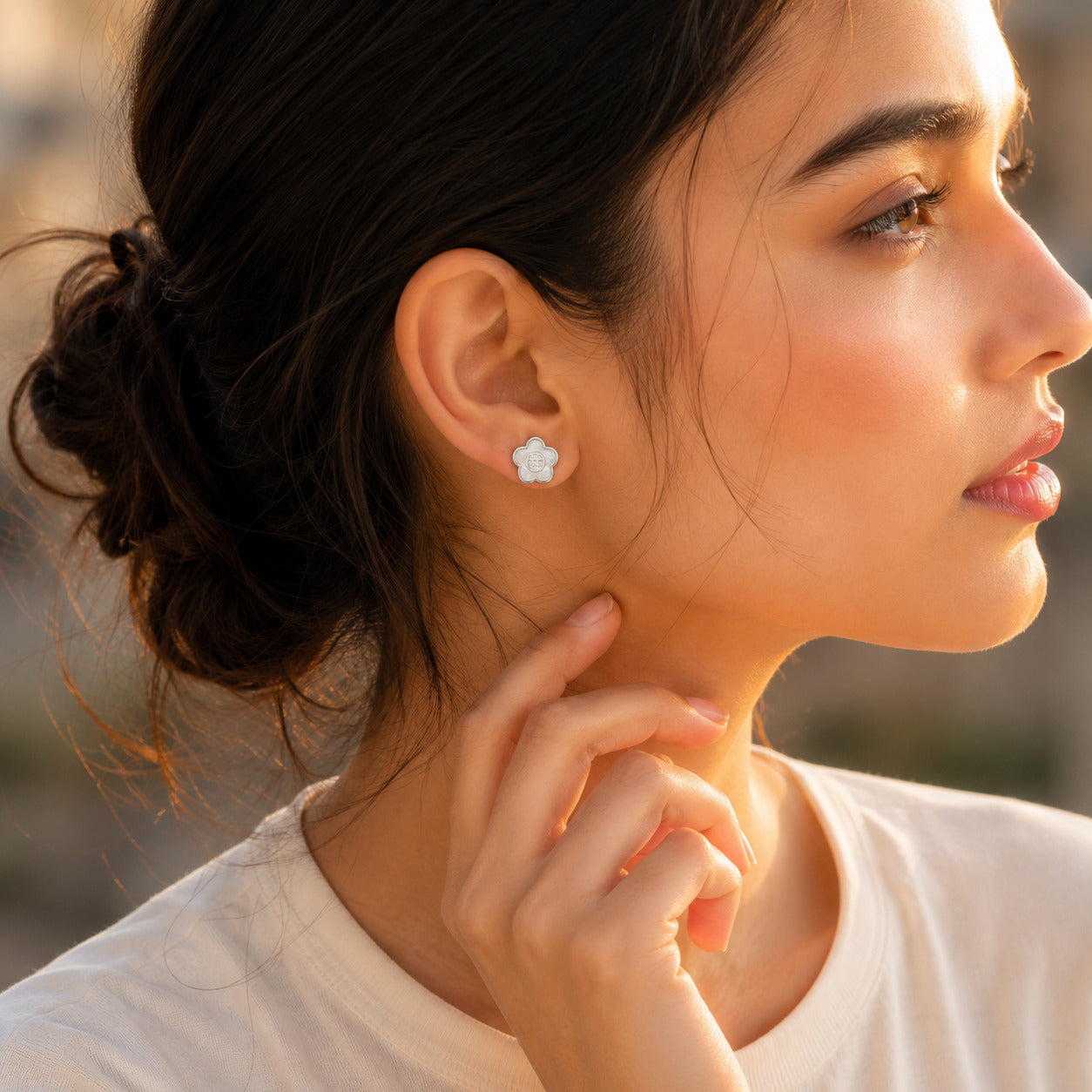 Mother of Pearl Flower Stud Earrings in 925 Sterling Silver