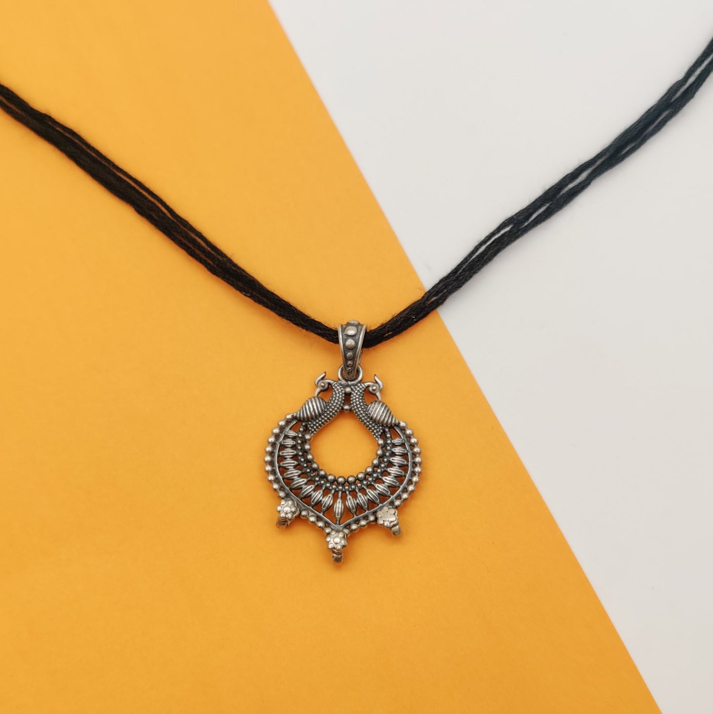 silver chain with pendant           